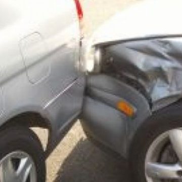 În Sighetu Marmaţiei, un şofer aflat în stare de ebrietate a avariat două maşini staţionate regulamentar