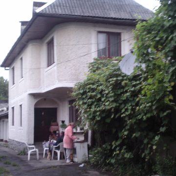 INCHIRIEZ 2 CAMERE LA CASA
