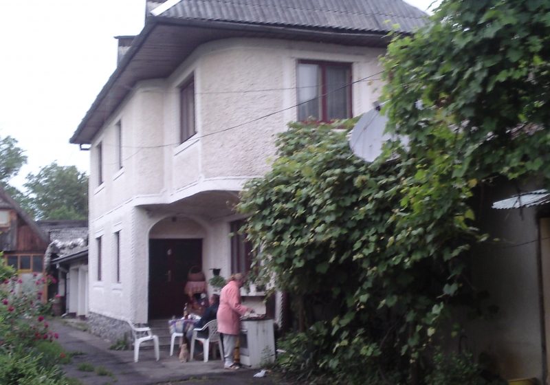 INCHIRIEZ 2 CAMERE LA CASA