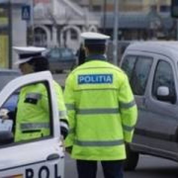 Eveniment rutier fără victime la Dragomireşti al cărui autor va fi cercetat pentru săvârşirea a trei infracţiuni la regimul circulaţiei Eveniment rutier fără victime la Dragomireşti al cărui autor va fi cercetat pentru săvârşirea a trei infracţiuni la regimul circulaţiei
