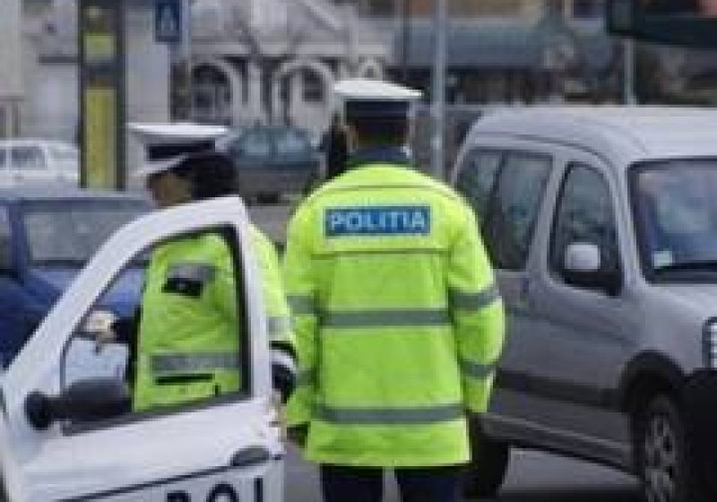 Eveniment rutier fără victime la Dragomireşti al cărui autor va fi cercetat pentru săvârşirea a trei infracţiuni la regimul circulaţiei Eveniment rutier fără victime la Dragomireşti al cărui autor va fi cercetat pentru săvârşirea a trei infracţiuni la regimul circulaţiei