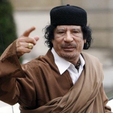 Kadhafi: Pregătiţi-vă pentru un război lung. Obiectivul este de a ucide inamicul acolo unde se află, fie că este libian sau străin Kadhafi: Pregătiţi-vă pentru un război lung. Obiectivul este de a ucide inamicul acolo unde se află, fie că este libian sau străin