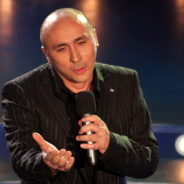Marcel Pavel şi FRF, amendaţi cu câte 5.000 lei pentru intonarea imnului cu alt text Marcel Pavel şi FRF, amendaţi cu câte 5.000 lei pentru intonarea imnului cu alt text