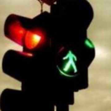 Măsuri ferme pentru disciplinizarea conducătorilor auto care nu respectă semnificaţia culorii roşii a semaforului
