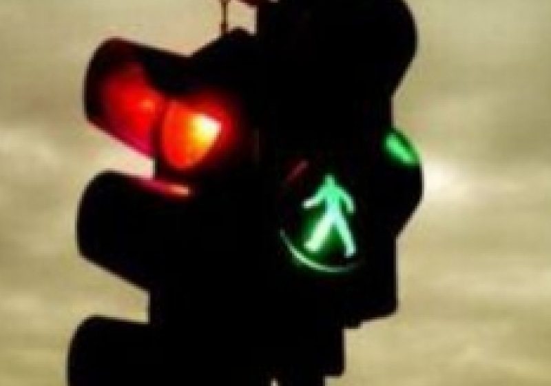 Măsuri ferme pentru disciplinizarea conducătorilor auto care nu respectă semnificaţia culorii roşii a semaforului