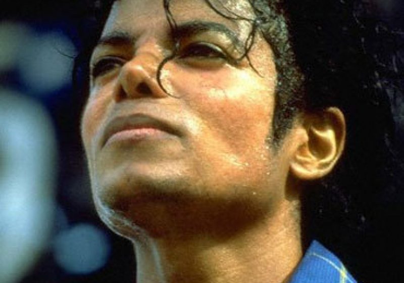 Michael Jackson urma să fie scos în secret din SUA, dacă era găsit vinovat de molestare de minori