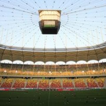 Fotbal: Preliminariile EURO 2012 – Mingi personalizate la jocul România-Franţa