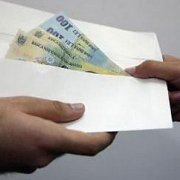 Un poliţist de frontieră a refuzat o mită de 600 lei