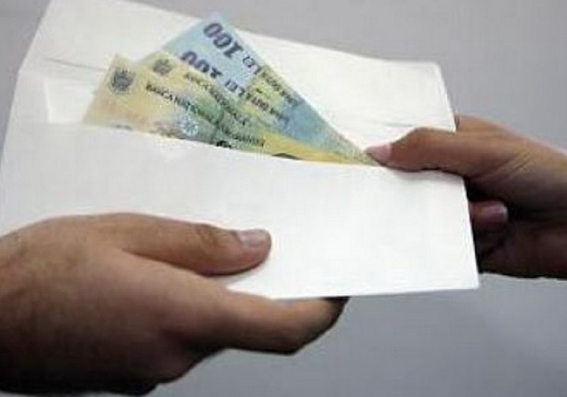 Un poliţist de frontieră a refuzat o mită de 600 lei