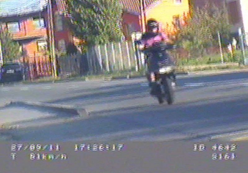 Baia Mare: Poliţist acroşat de un motociclist teribilist