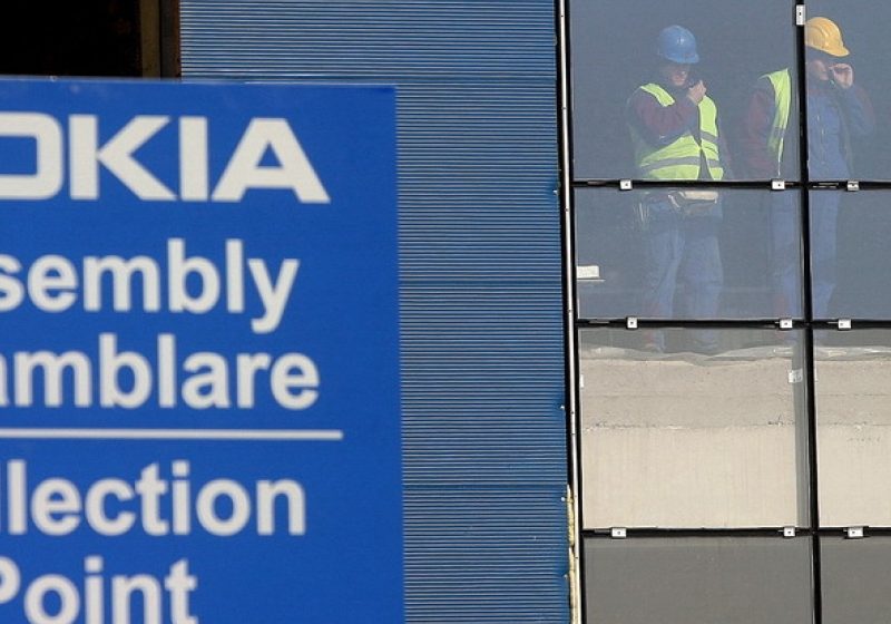 Nokia va închide fabrica de la Jucu. 2.200 de angajaţi îşi vor pierde locurile de muncă