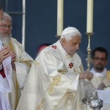 Papa Benedict al XVI-lea ‘emoţionat’ şi ‘tulburat’ după întâlnirea cu victimele pedofililor din Biserica Catolică