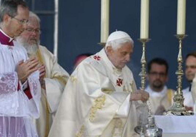 Papa Benedict al XVI-lea ‘emoţionat’ şi ‘tulburat’ după întâlnirea cu victimele pedofililor din Biserica Catolică