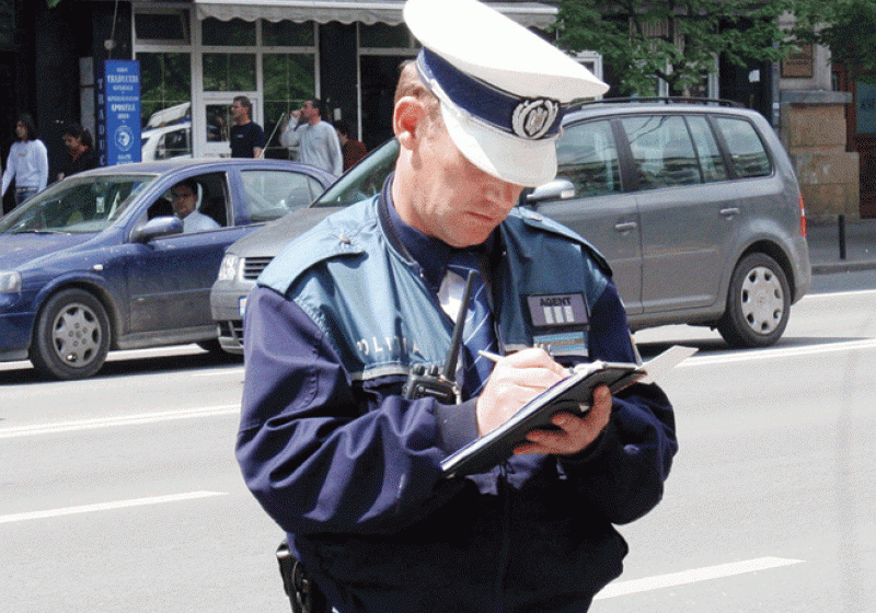 Numărul poliţiştilor din stradă va fi mai mare la deschiderea noului an şcolar Numărul poliţiştilor din stradă va fi mai mare la deschiderea noului an şcolar