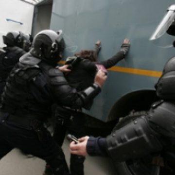 Prejudiciu de peste 1 milion de lei produs de o grupare infracţională Prejudiciu de peste 1 milion de lei produs de o grupare infracţională