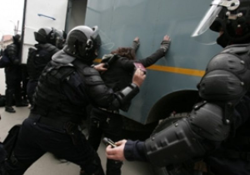Prejudiciu de peste 1 milion de lei produs de o grupare infracţională