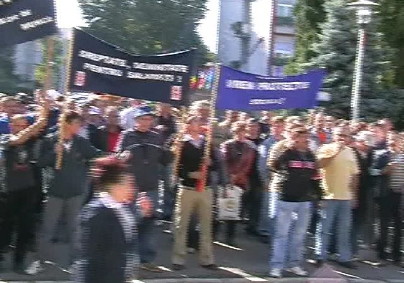 Baia Mare: Protest disperat al angajaţilor Romplumb, în faţa Prefecturii Maramureş
