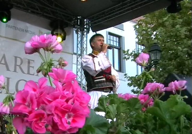 Baia Mare: Regal folcloric la Sărbătoarea Castanelor cu cei mai îndrăgiţi interpreţi de muzică populară
