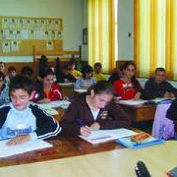 Baia Mare: Festivităţile de început de an şcolar s-au încheiat. De astăzi, elevii încep pregătirile pentru examenele din noul an şcolar Baia Mare: Festivităţile de început de an şcolar s-au încheiat. De astăzi, elevii încep pregătirile pentru examenele din noul an şcolar