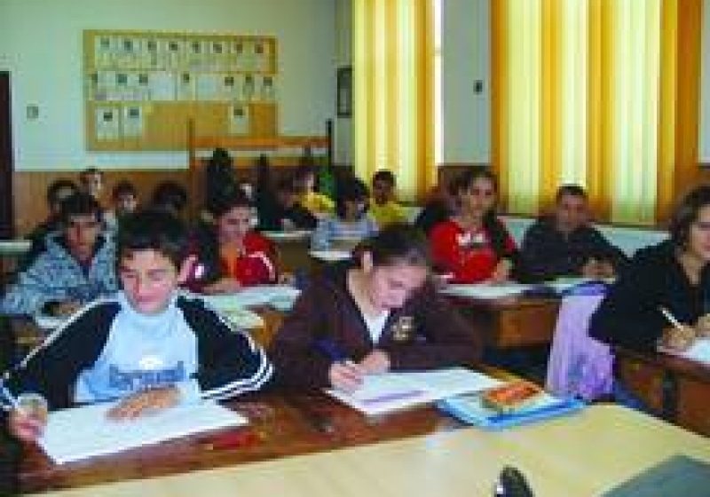 Baia Mare: Festivităţile de început de an şcolar s-au încheiat. De astăzi, elevii încep pregătirile pentru examenele din noul an şcolar