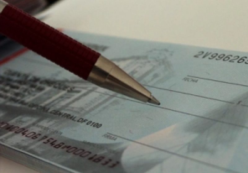 Delegatul unei societăţi comerciale din Baia Mare va fi cercetat penal sub aspectul săvârşirii infracţiunii de înşelăciune prin semnarea de cecuri fără acoperire
