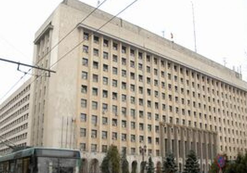 Sindicatele din transporturi refuză reducerea timpului de lucru şi a salariilor