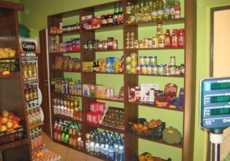Supărat pe vânzătoare, a luat rafturile la "bătaie"