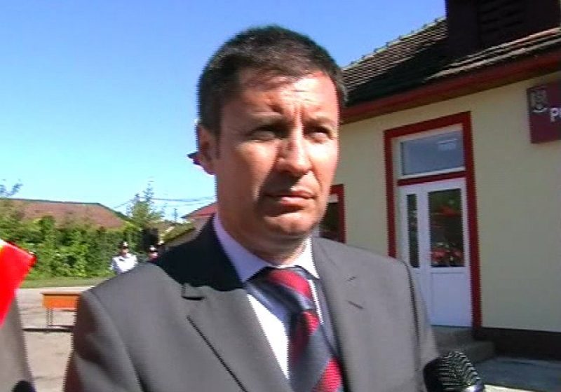 SIGHET: Ministrul Administratiei si Internelor, Traian Igaş a inaugurat azi punctul mobil de preluare a cererilor pentru eliberarea pasapoartelor