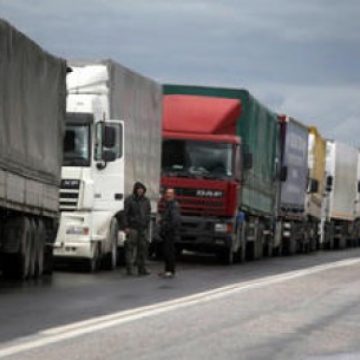 TIR-uri olandeze oprite la vama Borş şi Salonta