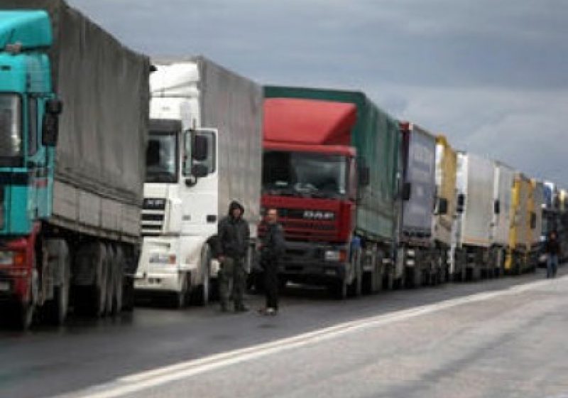 TIR-uri olandeze oprite la vama Borş şi Salonta