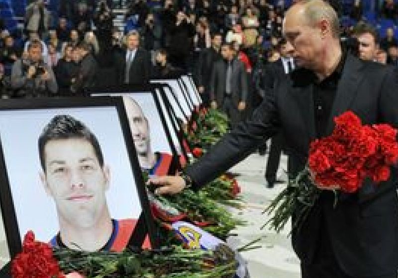 Zeci de mii de oameni deplâng victimele accidentului aviatic din Iaroslav Zeci de mii de oameni deplâng victimele accidentului aviatic din Iaroslav