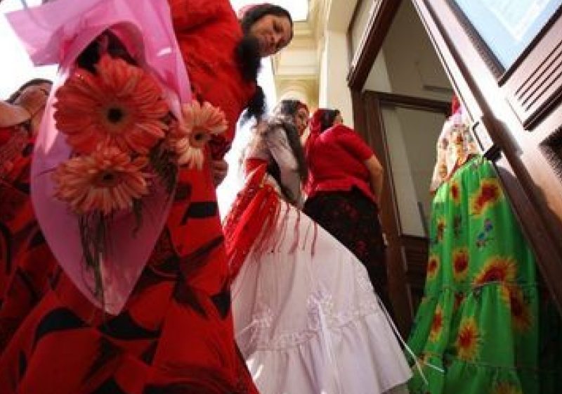 Ziua Naţională a Romilor: Mii de persoane s-au adunat la Costeşti de Sfânta Maria Mică
