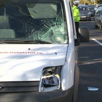 Baia Mare: O tânără care a traversat strada prin loc nepermis a fost lovită de un autoturism