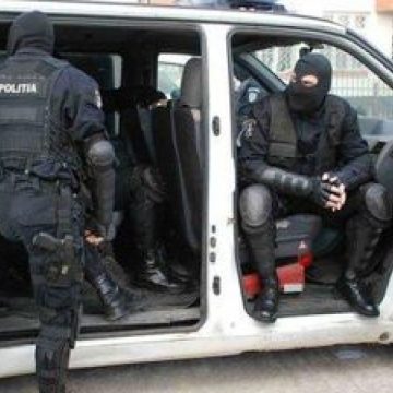 Cooperarea între poliţiştii din Maramureş şi Satu Mare a dus la arestarea preventivă a doi infractori din Ungaria