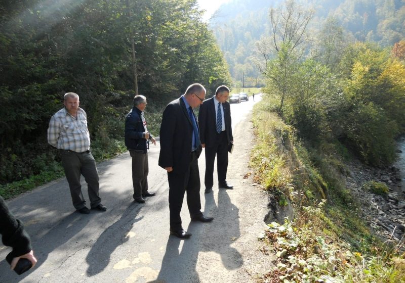Drumul judeţean 185 pus în pericol de o alunecare de teren pe tronsonul Bistra-Valea Vişeului