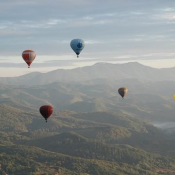 Baia Mare – Moment unic: Cerere în căsătorie, la înălţime, în cadrul Fiestei Baloanelor Baia Mare – Moment unic: Cerere în căsătorie, la înălţime, în cadrul Fiestei Baloanelor