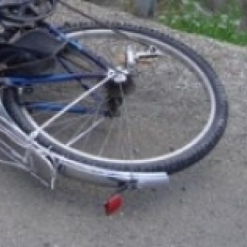 Baia Mare. Biciciclist lovit de un autoturism pe trecerea de pietoni