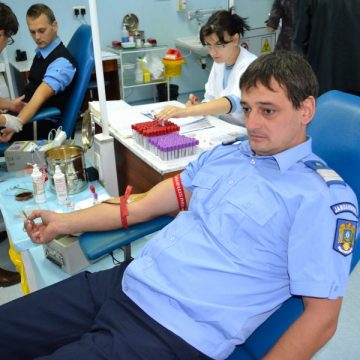 Baia Mare: Jandarmii maramureşeni au donat sânge pentru a salva vieţile semenilor lor