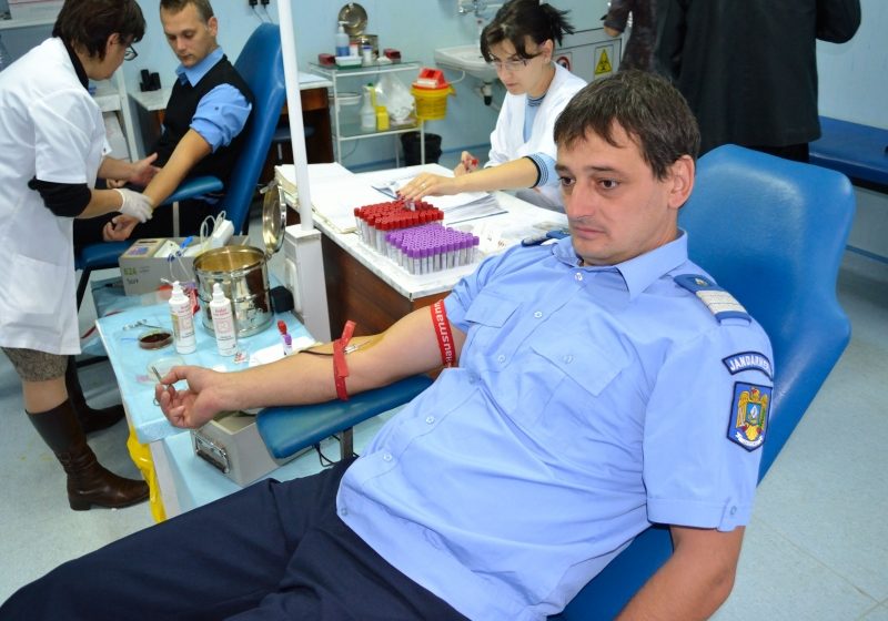 Baia Mare: Jandarmii maramureşeni au donat sânge pentru a salva vieţile semenilor lor Baia Mare: Jandarmii maramureşeni au donat sânge pentru a salva vieţile semenilor lor