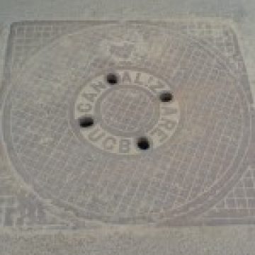 SIGHET: "Vânătorii "de fier vechi au generat o creştere a numărului de capace de canal dispărute SIGHET: "Vânătorii "de fier vechi au generat o creştere a numărului de capace de canal dispărute