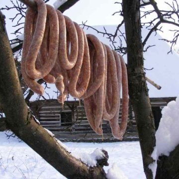 Criza a afectat serios şi bugetul alocat de maramureşeni sărbătorilor de iarnă Criza a afectat serios şi bugetul alocat de maramureşeni sărbătorilor de iarnă