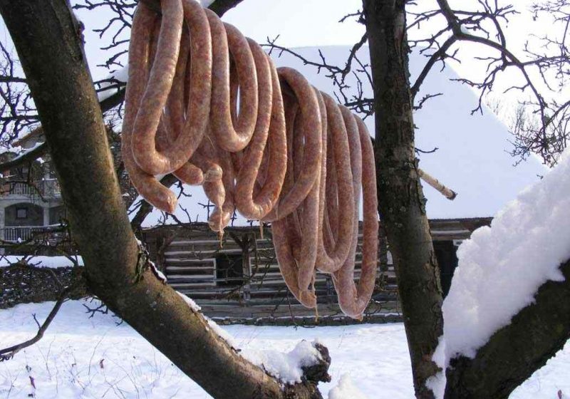 Criza a afectat serios şi bugetul alocat de maramureşeni sărbătorilor de iarnă