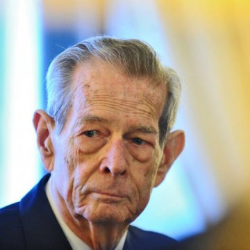 Parlamentul se reuneşte marţi în şedinţă solemnă pentru discursul regelui Mihai Parlamentul se reuneşte marţi în şedinţă solemnă pentru discursul regelui Mihai
