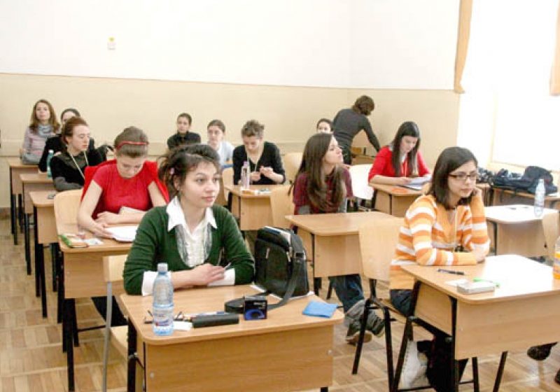 Elevii din învăţământul primar intră mâine în vacanţă o săptămână Elevii din învăţământul primar intră mâine în vacanţă o săptămână
