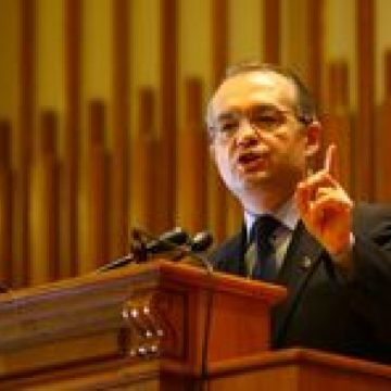 Emil Boc alături de armată, nu de Rege