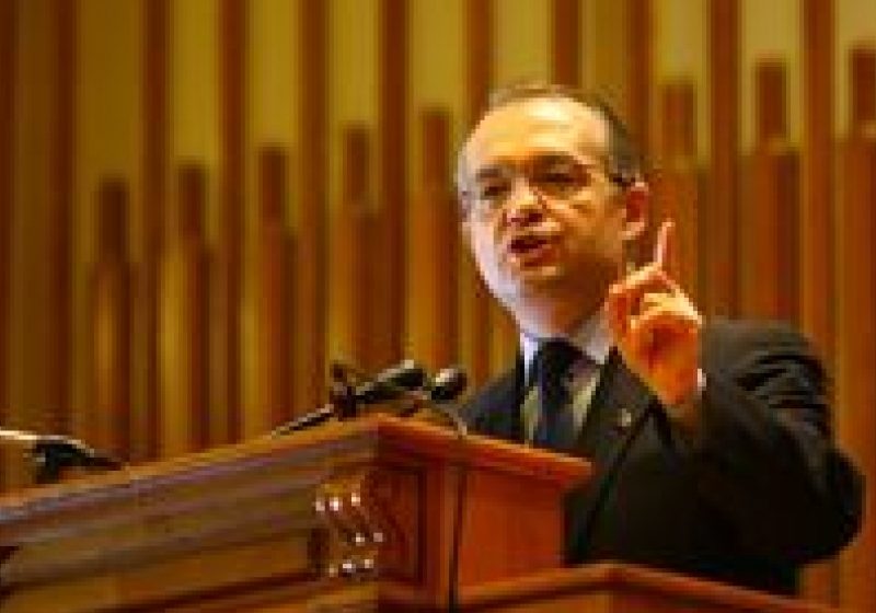 Emil Boc alături de armată, nu de Rege Emil Boc alături de armată, nu de Rege