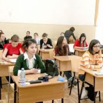 SIGHET: Fenomenul absenteismului în rândul elevilor ia amploare, în fruntea listei se află chiar un liceu din Sighetul Marmaţiei SIGHET: Fenomenul absenteismului în rândul elevilor ia amploare, în fruntea listei se află chiar un liceu din Sighetul Marmaţiei
