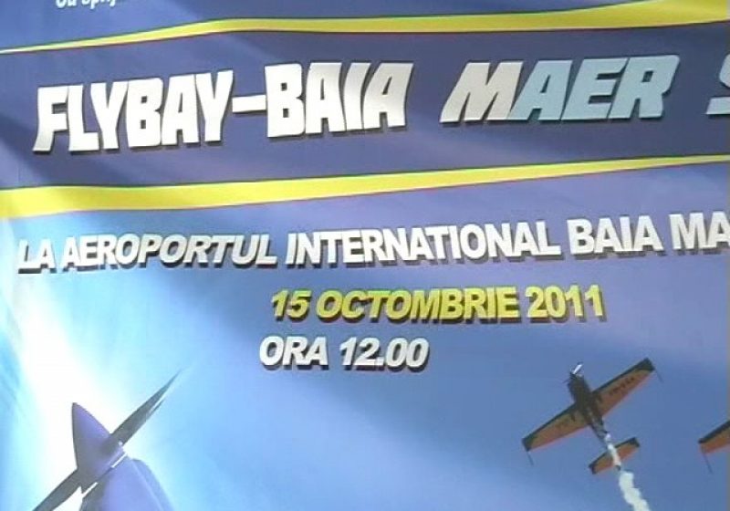 Baia Mare: Figuri acrobatice de excepţie cu Zlin 142 şi Extra 300 şi salturi în formaţie de paraşutişti, la FLY BAY – BAIA MAER SHOW