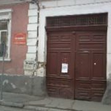 Sighet: Garajul nimănui…în curtea Gradinitei cu Program Prelungit Nr.9 Sighet: Garajul nimănui…în curtea Gradinitei cu Program Prelungit Nr.9