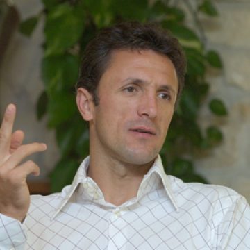 Gică Popescu a rămas fără permis şi a fost amendat cu 1.005 lei Gică Popescu a rămas fără permis şi a fost amendat cu 1.005 lei